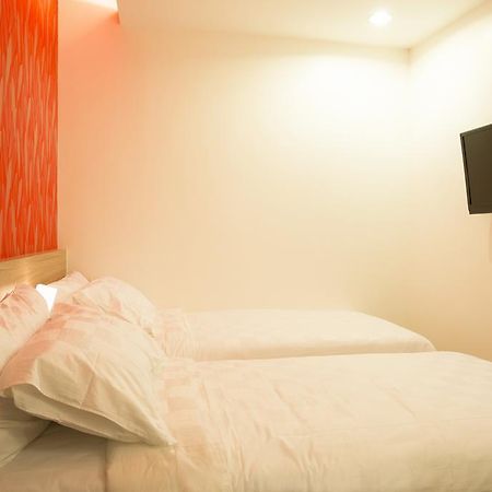 เดอมิรา โฮเต็ล Hotel สุราบายา ภายนอก รูปภาพ