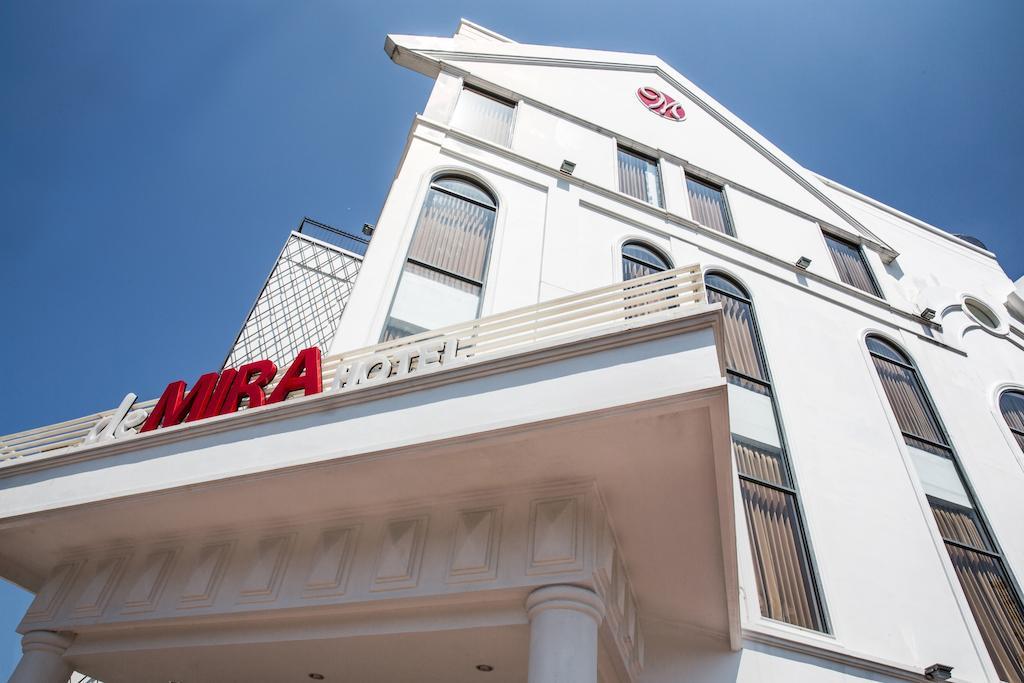 เดอมิรา โฮเต็ล Hotel สุราบายา ภายนอก รูปภาพ