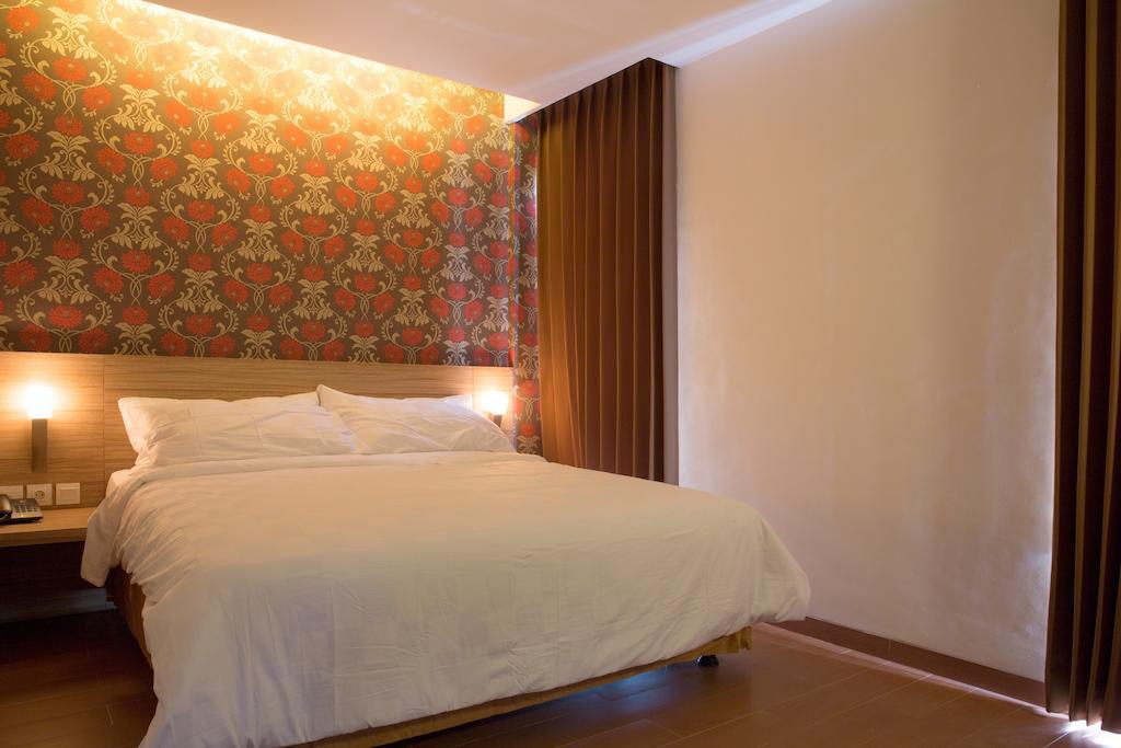 เดอมิรา โฮเต็ล Hotel สุราบายา ภายนอก รูปภาพ