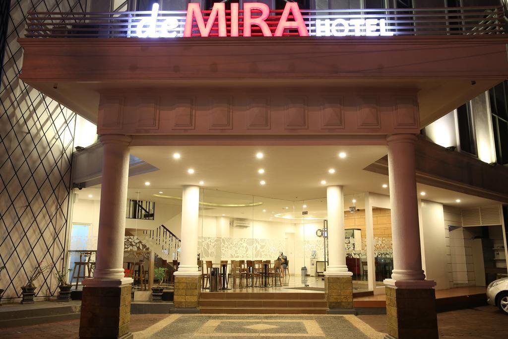 เดอมิรา โฮเต็ล Hotel สุราบายา ภายนอก รูปภาพ